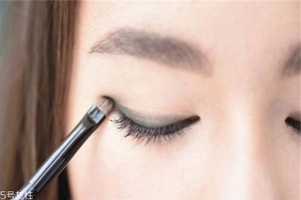 怎么畫(huà)眼線(xiàn) 畫(huà)眼線(xiàn)的簡(jiǎn)單方法