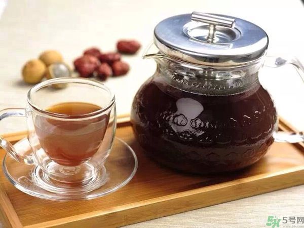 紅棗不能和什么一起吃？紅棗泡水喝會(huì)上火嗎？