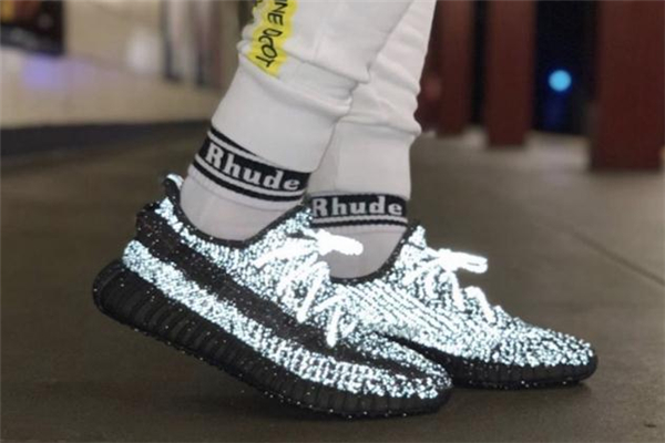 yeezy350黑色滿(mǎn)天星上腳效果 椰子滿(mǎn)天星黑色實(shí)物