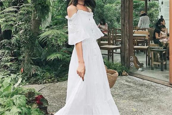微胖女生穿什么衣服顯瘦 根據部位對癥下藥