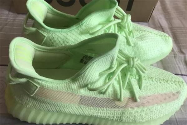 yeezy 350熒光綠開箱測評 椰子350夜光實(shí)物效果