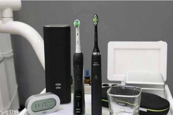 飛利浦和歐樂(lè)b哪個(gè)好用 電動(dòng)牙刷買(mǎi)飛利浦還是歐樂(lè)b