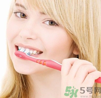 刷牙用冷水還是熱水好？刷牙用熱水有什么好？