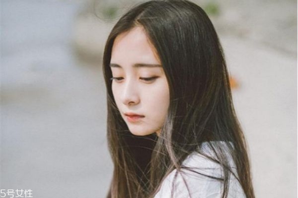 男生追女生時(shí)態(tài)度時(shí)冷時(shí)熱什么意思 聽(tīng)聽(tīng)大家怎么講