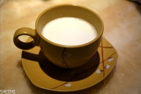駱駝奶有什么營養(yǎng)價(jià)值呢 喝駱駝奶有什么作用呢