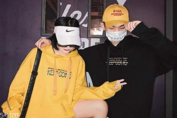 女生對男生有好感會主動嗎 女生喜歡一個(gè)人會有什么暗示