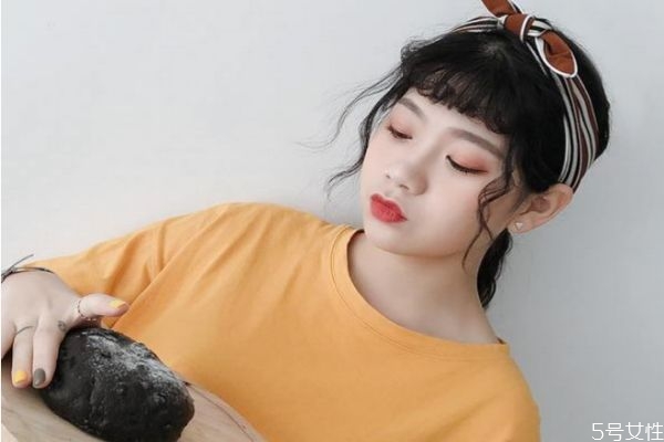 怎樣和女孩子聊天 和女生聊天不得不學(xué)的三個搭訕技巧