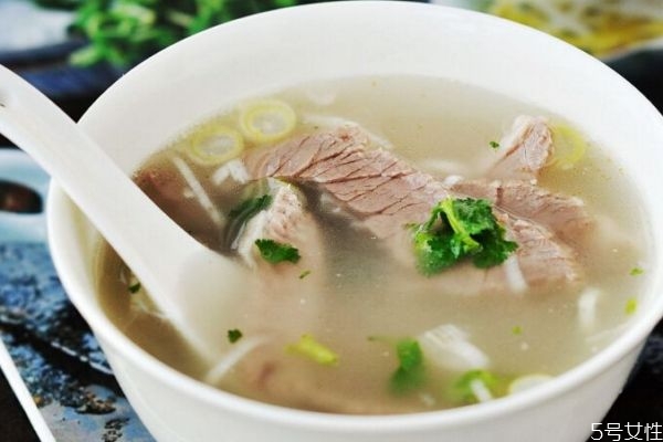 羊肉湯有什么營養(yǎng)價(jià)值呢 喝羊肉湯有什么好處呢