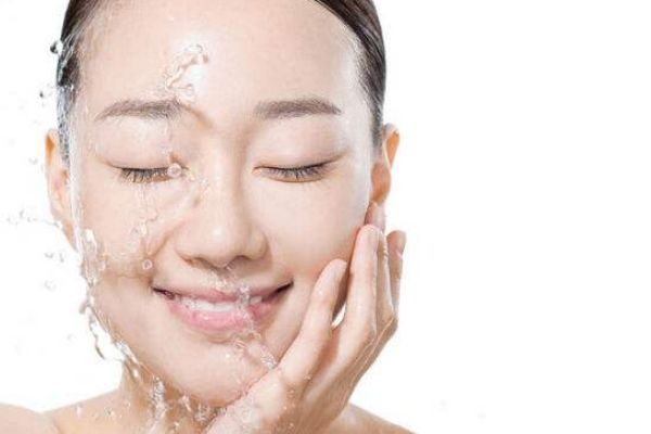 睡前護(hù)膚有哪些細(xì)節(jié) 睡前護(hù)膚有哪些注意事項