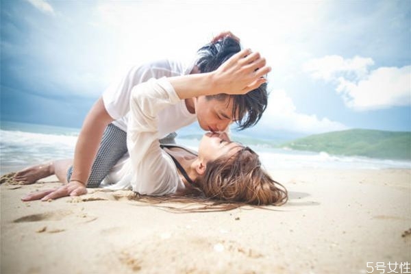領了結婚證各住各家嗎 領證了沒結婚要住誰家