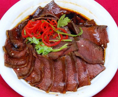 鹵牛肉切開(kāi)松散怎么辦 鹵牛肉要放幾次鹽
