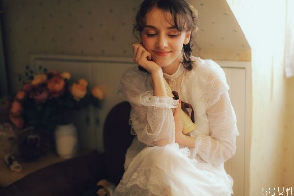 女人聽(tīng)不得這幾句肉麻話(huà) 這幾句話(huà)女人最?lèi)?ài)聽(tīng)