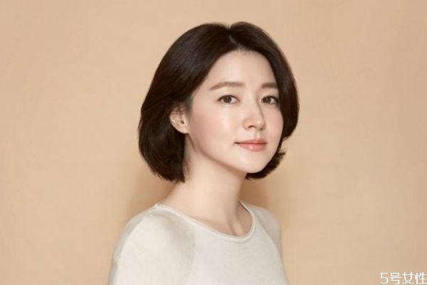 臉上長痘痘可以化妝嗎 經(jīng)?；瘖y長痘痘怎么辦
