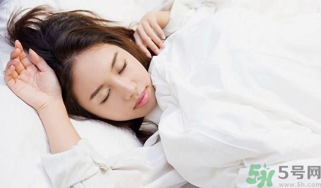 睡覺流口水是什么原因？睡覺流口水怎么辦？