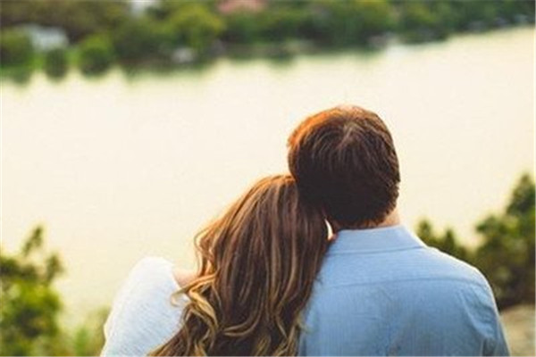 10秒判斷男生喜不喜歡你 男生喜歡你的表現