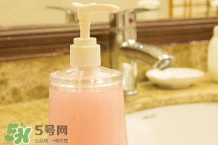 洗衣服能用洗手液嗎？洗手液可以洗衣服嗎？