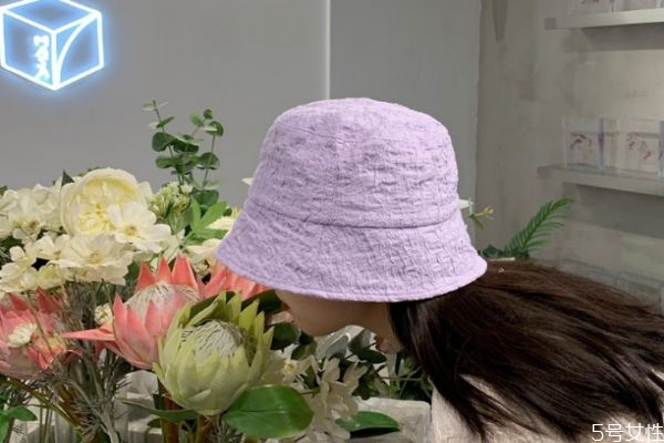 遮陽(yáng)帽買什么樣的好 戴遮陽(yáng)帽注意事項(xiàng)