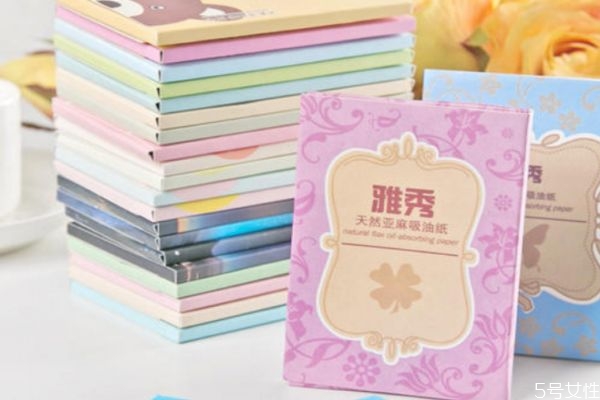 吸油紙會(huì)吸走護(hù)膚品嗎 臉上長(zhǎng)痘用吸油紙好嗎