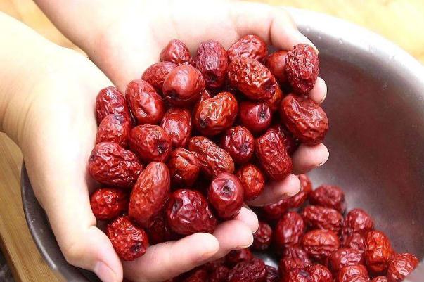 紅棗的營養(yǎng)價(jià)值及功效 紅棗的副作用