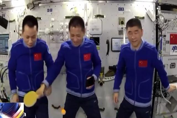 3名航天員在空間站打乒乓球 打乒乓球要多大的場(chǎng)地