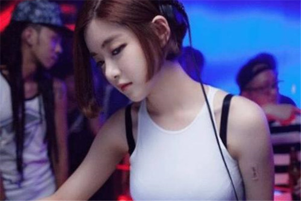 為什么女人也和男人一樣喜歡看美女？