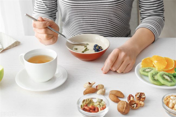 過(guò)午不食的午指的是幾點(diǎn) 過(guò)午不食對(duì)身體好還是不好