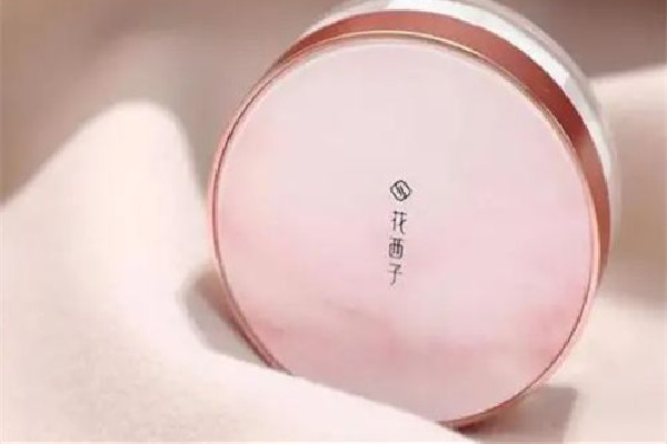 花西子蜜粉可以補妝嗎 花西子蜜粉可以直接上臉嗎