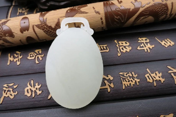 和田玉不戴時如何保養(yǎng) 和田玉戴在手上有涼涼的感覺嗎