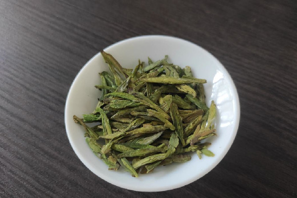 龍井茶是新茶好還是陳茶好 龍井茶買(mǎi)什么樣的好