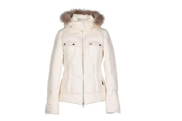 8000元1件羽絨服直播間僅賣800元 羽絨服鴨絨和鵝絨哪個(gè)更好