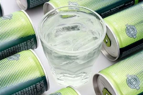 運(yùn)動飲料喝普通飲料有什么區(qū)別 運(yùn)動飲料可以經(jīng)常喝嗎
