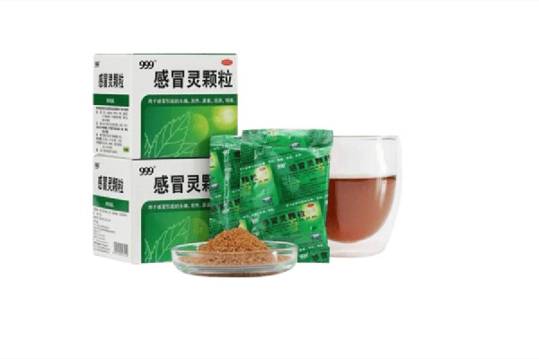 999感冒靈顆粒和布洛芬能一起吃嗎 999感冒靈顆?？梢院桶⒛髁帜z囊一起吃嗎