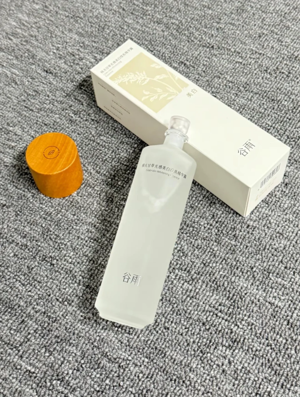 亞洲肌天生易黃？第一瓶 “提亮水” 讓暗沉臉告別 “蒙灰感”