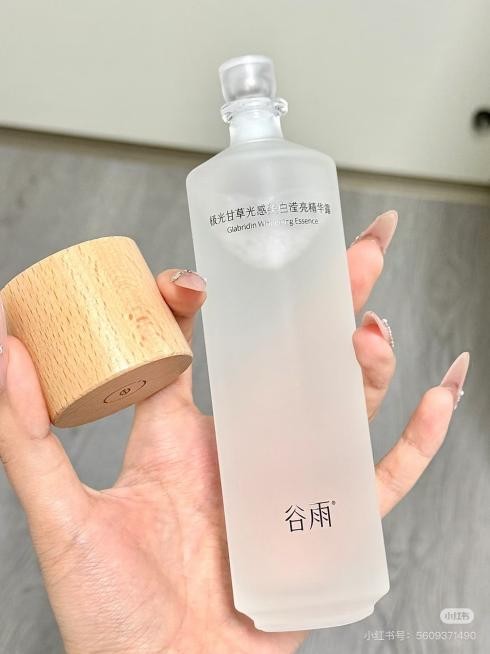 臉色經(jīng)常暗沉憔悴，有什么產(chǎn)品可以上班前快速美白提亮的？